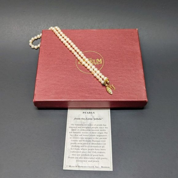 MUSEUM REPRODUCTIONS Museum Company Pearl Necklace in Original Box Gold Clasp - Picture 4 of 6